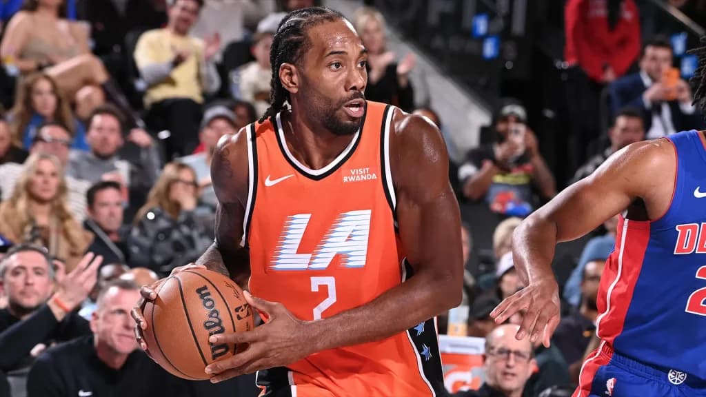 NBA Hand Sizes-Kawhi Leonard